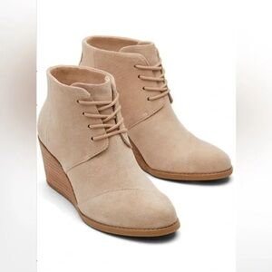 NWT TOMS Women's, Hyde Boot Wedge Boots size 8 Sand Suede